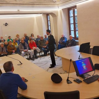 Ampia partecipazione a Magliano Alpi per l'incontro contro le truffe, il sindaco Bailo: "Riconoscenti alle forze dell’ordine per il costante impegno sul territorio"