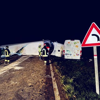 Frontale sulla provinciale 161 a Villafalletto: ferito il conducente di un furgone