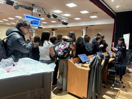 Fossano, al liceo Vallauri arriva il NUE 112: una lezione di civiltà e sicurezza per tutta la popolazione scolastica