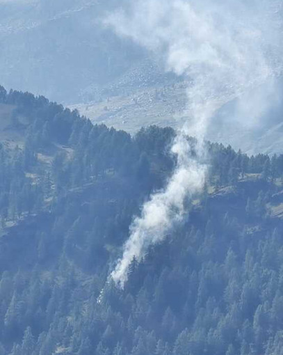 Sotto controllo l'incendio a Elva: interessati 2.500 metri quadrati di superficie boschiva Sotto controllo l'incendio a Elva: interessati 2.500 metri quadrati di superficie boschiva