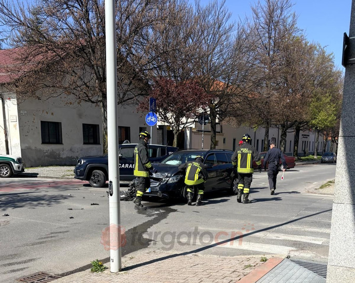 Incidente tra due auto a Cuneo all’incrocio tra via San Giovanni Bosco e via Gobetti