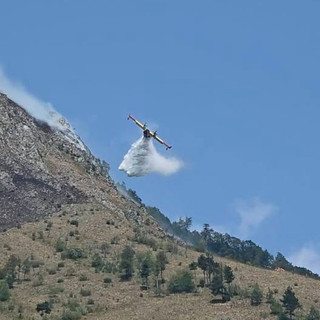 Incendio sul monte Piastra a Valdieri, prosegue il presidio: si attende il ritorno dei mezzi aerei