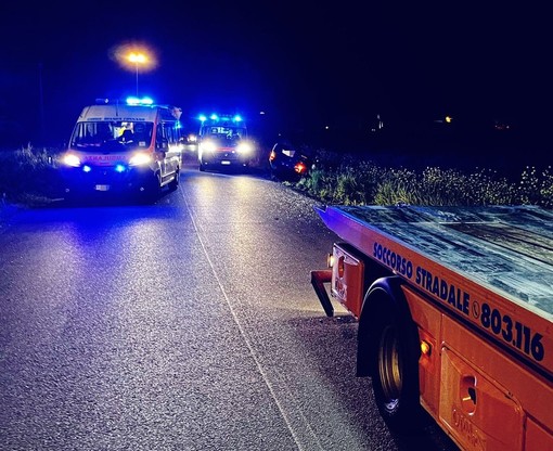 Incidente nella notte a Centallo: auto si cappotta in seguito allo scontro con un altro mezzo