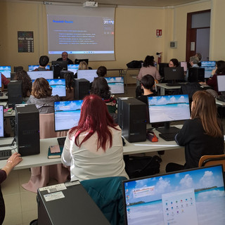 Il corpo docenti del Liceo Bodoni di Saluzzo durante il corso di formazione sull'utilizzo dell'IA