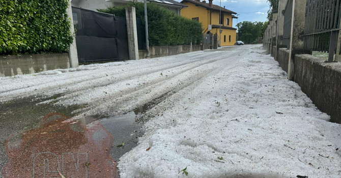 Immagine di una recente grandinata a Farigliano