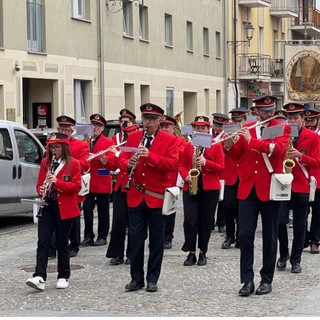 La banda di Bernezzo durante un'esibizione