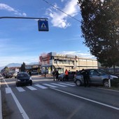Incidente sul passaggio pedonale a Villaggio Colombero, quattro auto coinvolte e strada chiusa