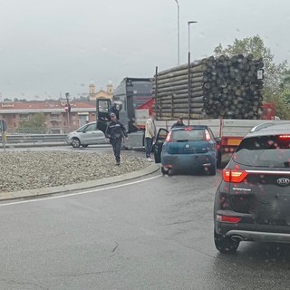 Rallentamenti in uscita da Cuneo per un incidente in frazione Borgo Gesso