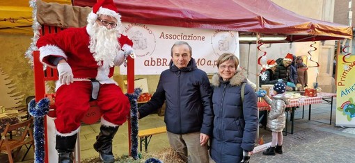 Il Babbo Natale di AbBRAcciAMO Il Babbo Natale di AbBRAcciAMO