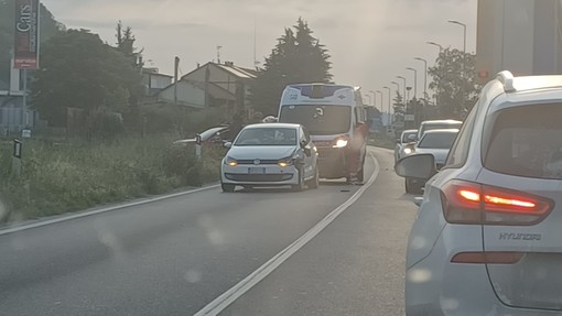 Incidente in frazione piana Biglini ad Alba, traffico rallentato