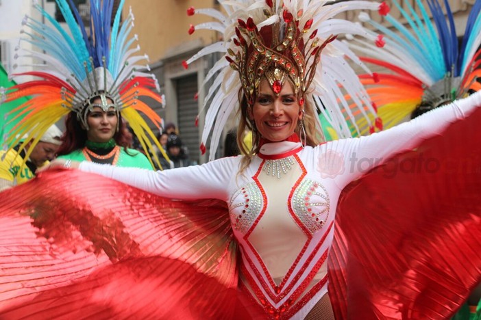 Da Cuneo a Mondovì, da Saluzzo a Bra: il Carnevale sfila in tutta la Granda Da Cuneo a Mondovì, da Saluzzo a Bra: il Carnevale sfila in tutta la Granda
