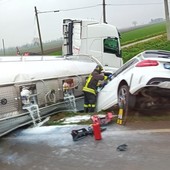 Incidente sulla provinciale tra Savigliano e Marene: coinvolte due auto e un camion cisterna