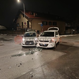 Borgo San Dalmazzo, due incidenti in quattro giorni in via Asti all'incrocio con via Tesoriere: “E' pericoloso, servono dossi permanenti” [FOTO]