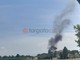 Savigliano, imballatrice prende fuoco durante il lavoro nei campi: incendio anche alla vegetazione