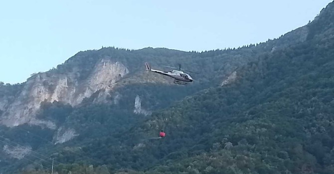 Valdieri, prosegue il presidio per l'incendio sul monte Piastra Valdieri, prosegue il presidio per l'incendio sul monte Piastra