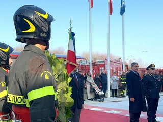 Nella galleria fotografica alcuni momenti della cerimonia in corso presso il Comando provinciale dei Vigili del Fuoco