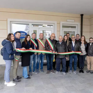 Il taglio del nastro all'inaugurazione dello Spazio Anziani Il taglio del nastro all'inaugurazione dello Spazio Anziani