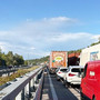 Mezzo pesante si ribalta sulla A33 Asti-Cuneo: conducente estratto dal mezzo con l'intervento dei Vigili del Fuoco Mezzo pesante si ribalta sulla A33 Asti-Cuneo: conducente estratto dal mezzo con l'intervento dei Vigili del Fuoco