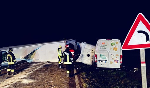 Frontale sulla provinciale 161 a Villafalletto: ferito il conducente di un furgone