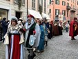 Alcuni momenti della sfilata in corso a Mondovì