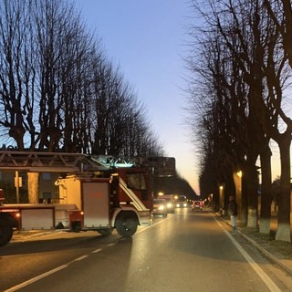 In fiamme un garage a Dronero, evacuati gli abitanti di una palazzina In fiamme un garage a Dronero, evacuati gli abitanti di una palazzina