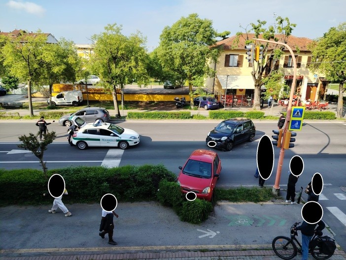Scontro tra tre vetture e traffico rallentato in viale Madonna dei Fiori a Bra