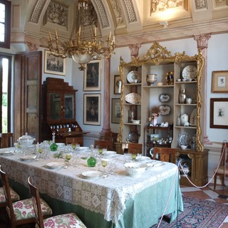 Villa Oldofredi Tadini, ultimo giorno per le ceramiche a casa del fantasma
