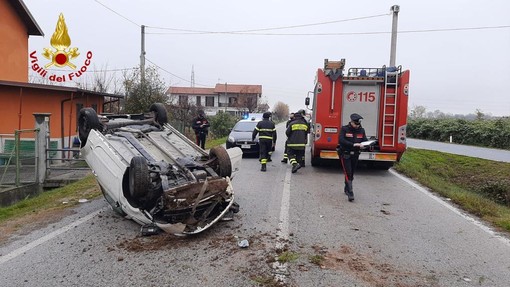 Macchina ribaltata in via Celdit a Cuneo, ferito un ragazzo di 20 anni