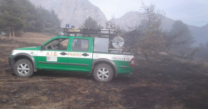 Presidiata tutta la notte l'area dell'incendio tra Priero e Montezemolo: indagini in corso per stabilire le cause dell'innesco Presidiata tutta la notte l'area dell'incendio tra Priero e Montezemolo: indagini in corso per stabilire le cause dell'innesco