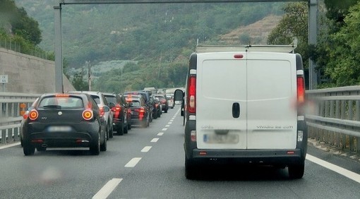 Incidente sulla A10 tra Savona e Spotorno: un morto, autostrada chiusa e lunghe code anche sulla A6