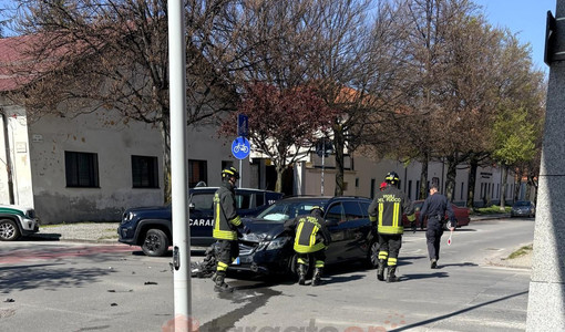 Incidente tra due auto a Cuneo all’incrocio tra via San Giovanni Bosco e via Gobetti Incidente tra due auto a Cuneo all’incrocio tra via San Giovanni Bosco e via Gobetti