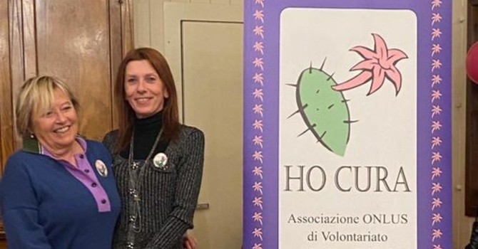 La presidente di "Ho Cura" Luciana Saglietti (al centro) con Maria Vittoria Oddero, vicepresidente e fondatrice dell'associazione La presidente di "Ho Cura" Luciana Saglietti (al centro) con Maria Vittoria Oddero, vicepresidente e fondatrice dell'associazione