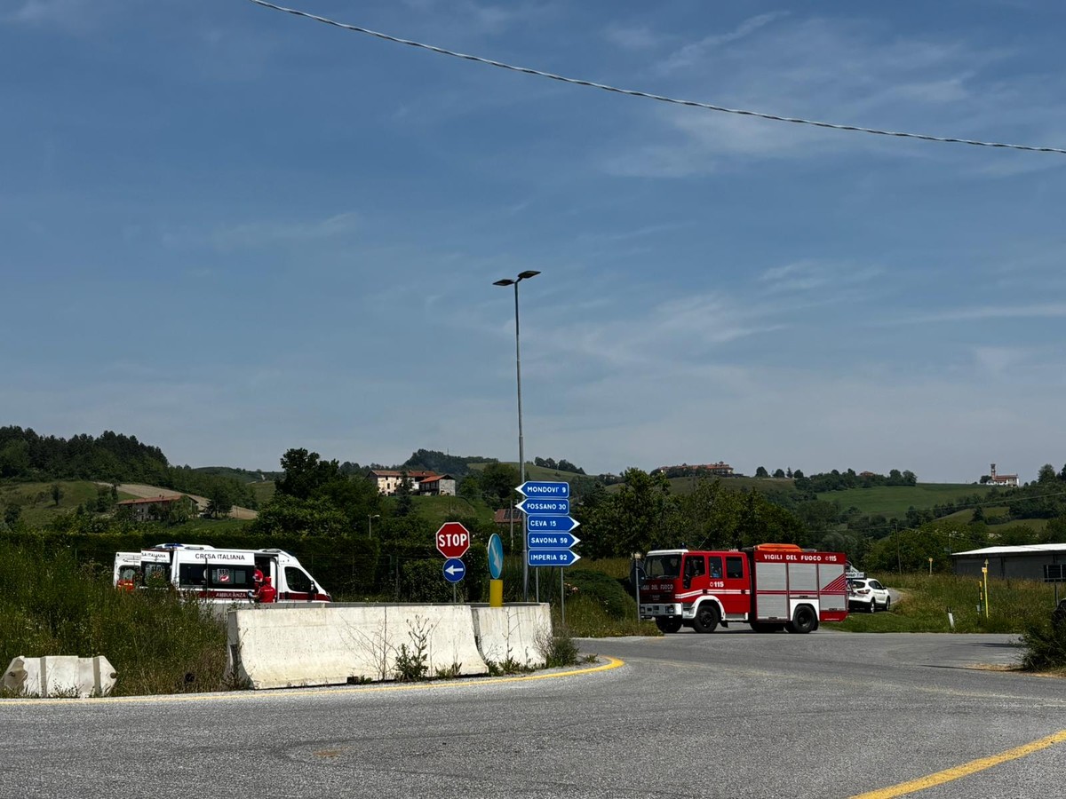 Vicoforte: ennesimo incidente all'incrocio delle Olle, scontro tra due auto