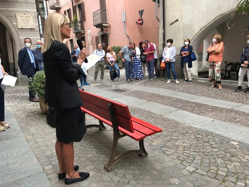 A Cuneo inaugurata la 23^ panchina rossa: un simbolo per tenere alta l'attenzione sul tema della violenza di genere
