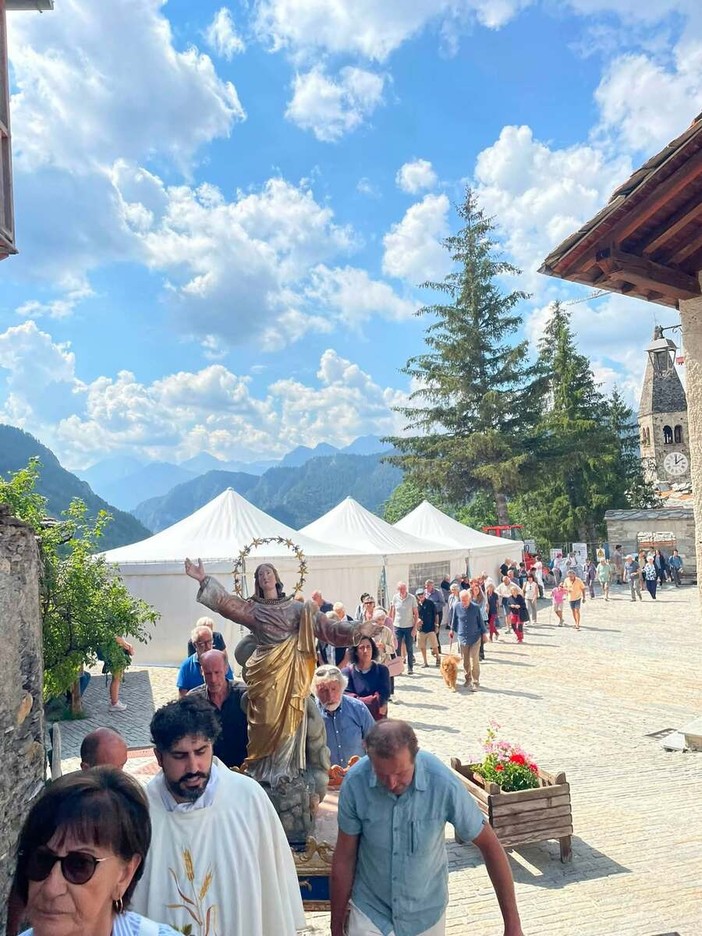 Sabato a Elva si è svolta  la processione in onore di S. Maria Assunta