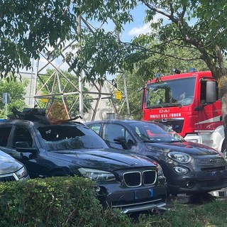 Cuneo, incendio auto nel parcheggio dell'Ipercoop