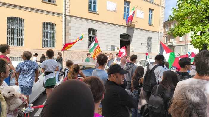 Un momento della manifestazione a Cuneo Un momento della manifestazione a Cuneo