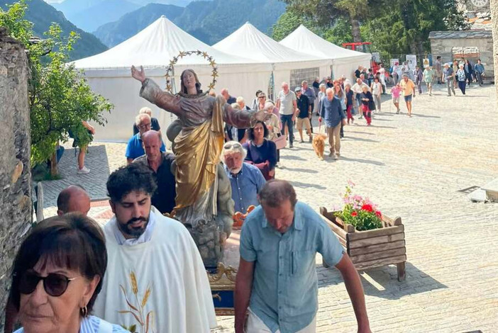 Sabato a Elva si è svolta la processione in onore di S. Maria Assunta Sabato a Elva si è svolta la processione in onore di S. Maria Assunta