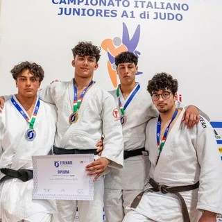Yuri Penone è il primo a destra
