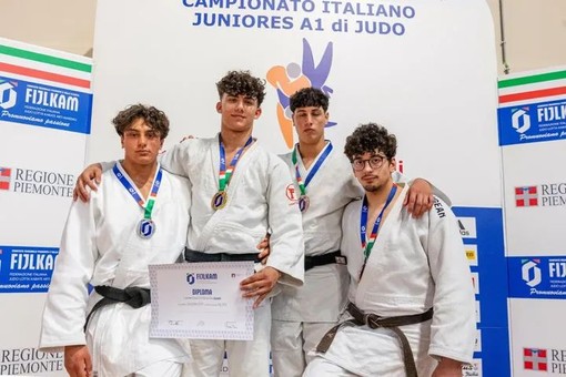 Yuri Penone è il primo a destra