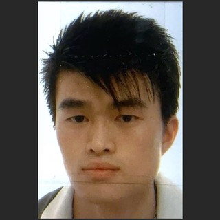 Jie Hu, conosciuto come Davide, è morto nel tentativo di salvare il suo negozio dal rogo