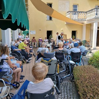 L'Auser Cuneo e vallate porta il karaoke nelle case di riposo