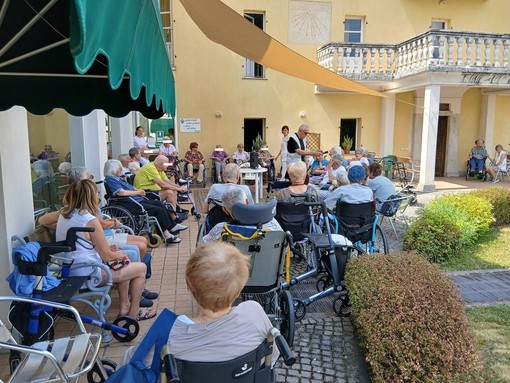 L'Auser Cuneo e vallate porta il karaoke nelle case di riposo