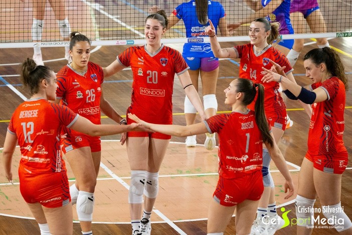 Le pumine in campo contro il Parella Torino (foto Cristiano Silvestri)