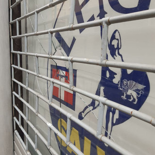 Alba, spaccata la vetrina della sede della Lega: terzo episodio in meno di un anno e mezzo Alba, spaccata la vetrina della sede della Lega: terzo episodio in meno di un anno e mezzo