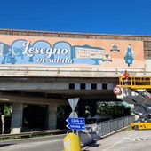 Lesegno, un'opera artistica a tema Vespa riqualifica il cavalcavia a ingresso paese Lesegno, un'opera artistica a tema Vespa riqualifica il cavalcavia a ingresso paese
