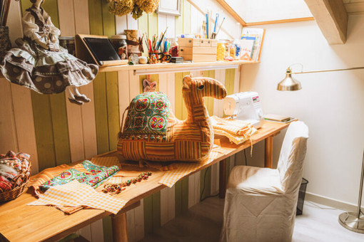 Dentro A Modo Mio: il laboratorio dove la creatività trasforma la materia in storie