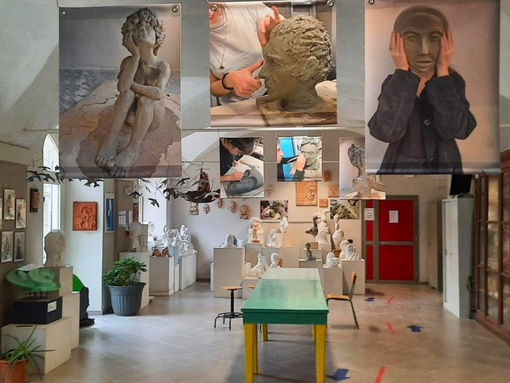 LA SCUOLA CHE RIPARTE / Al Gallizio cinque classi prime. Si lavora al dossier Alba Capitale dell'arte contemporanea LA SCUOLA CHE RIPARTE / Al Gallizio cinque classi prime. Si lavora al dossier Alba Capitale dell'arte contemporanea