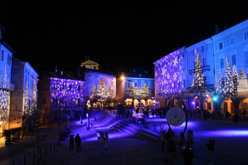 Lo spettacolo immersivo &quot;Luci a Piazza&quot; accende il Natale di Mondovì [FOTO E VIDEO]