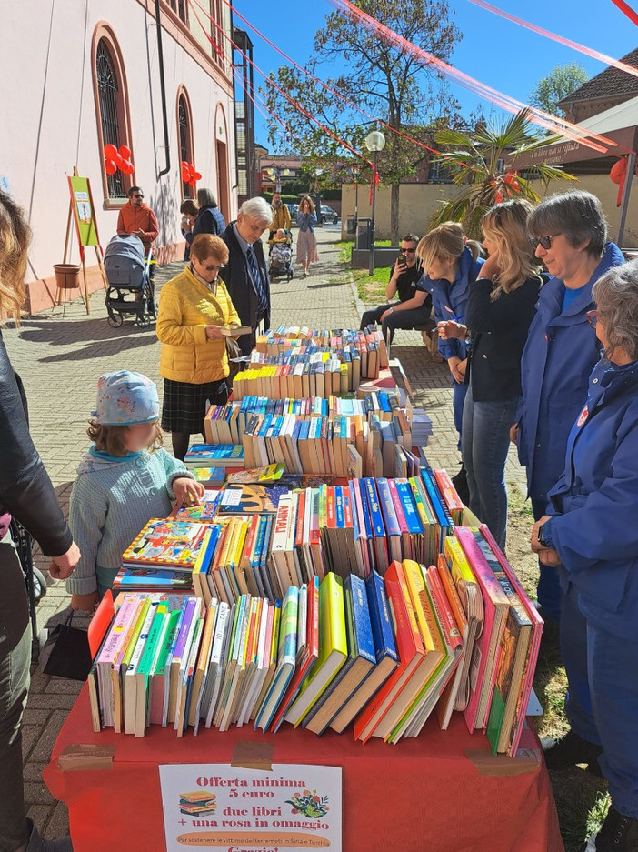 “I libri e le rose” a Bra: quinta edizione tra letture, giochi e beneficenza